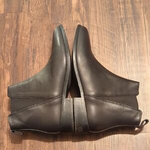 Black Leather Women's Everyday Chelsea Boots